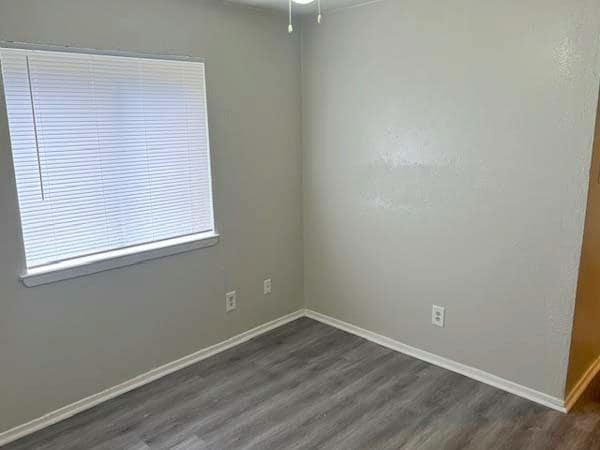 Building Photo - 806 Phillips Dr