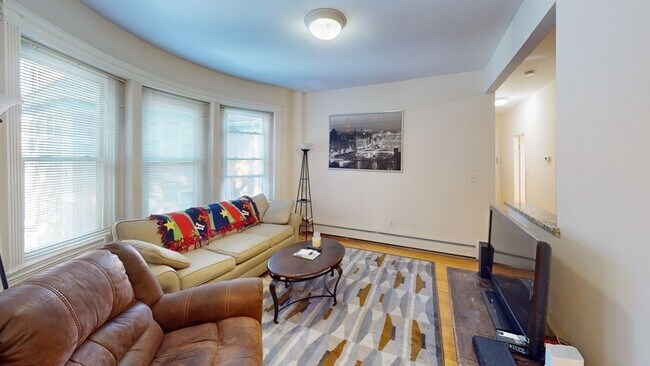 Building Photo - 674 Washington St