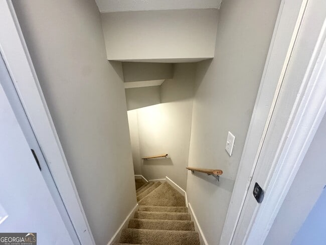 Building Photo - 2121 Silva Ct