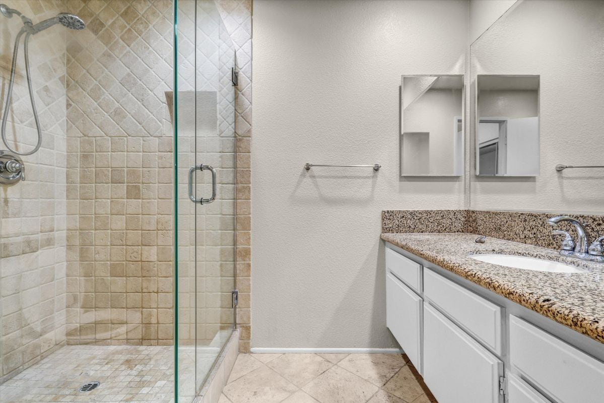 Building Photo - 5598 E Vista Del Rio