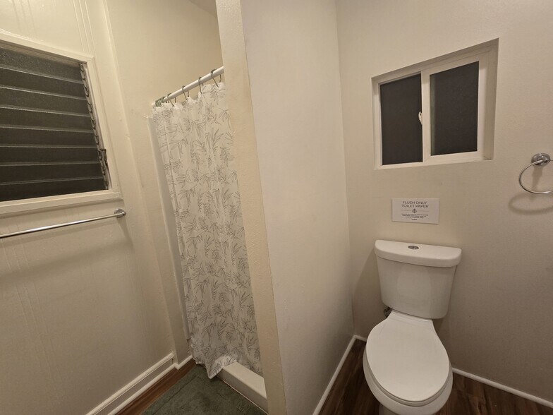 Building Photo - 3260 Olu St