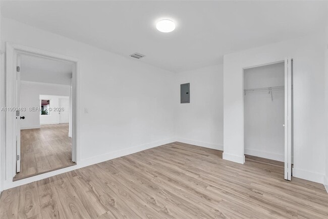 Building Photo - 2434 Coolidge St