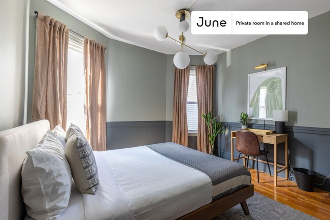 Building Photo - 35 Newport St