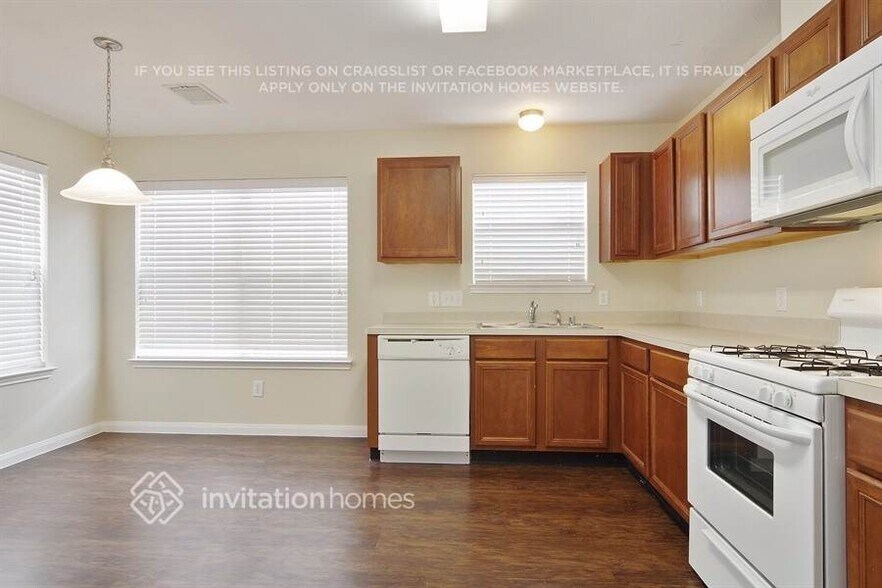 Building Photo - 16114 Majestic Glen Ln