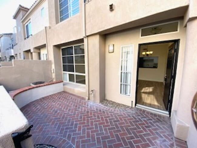 Building Photo - Remodeled 3 bedroom townhome in Aliso Viejo
