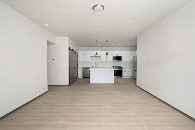Building Photo - The Vistas Apartments at Beacon Hill