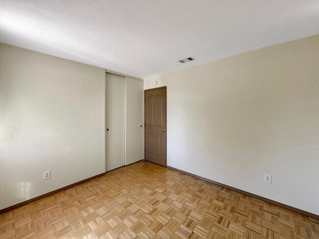 Building Photo - Charming 4BD/2BA House in San Carlos W/ W/...