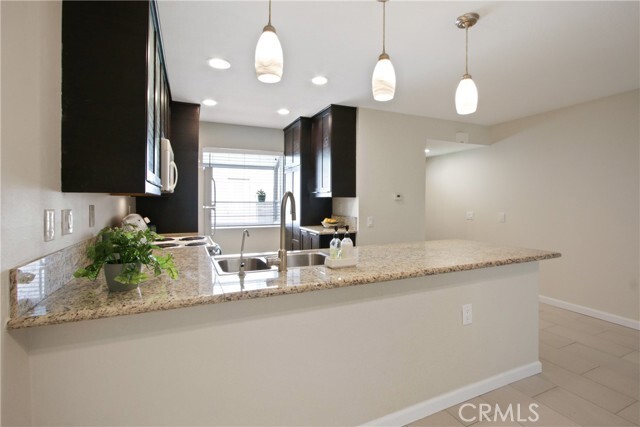 Building Photo - 75 Lakepines
