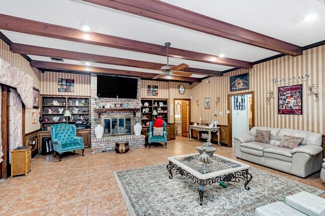 Building Photo - Fully Furnished 3-Bedroom Home with Guest Suite | Unfurnished Option Available