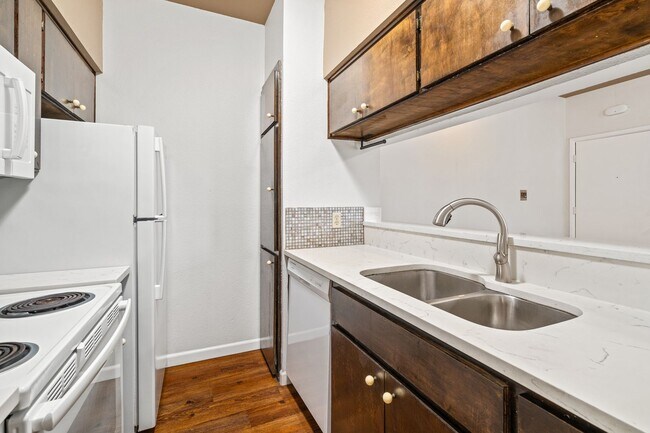 Building Photo - PARK PLACE - ACROSS FROM DKR STADIUM - 1BD / 1BA With Study - WOOD FLOORS - W/D