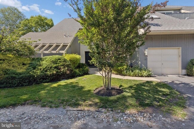 Building Photo - 911 Chanticleer