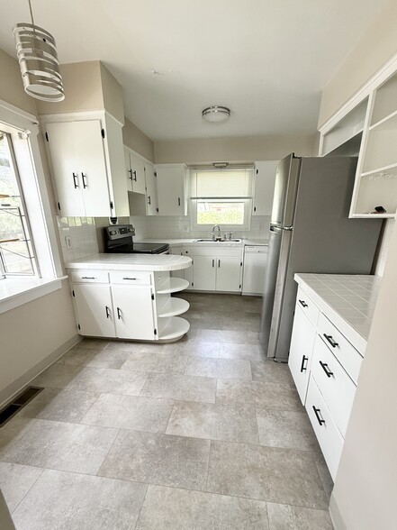 Dining nook and kitchen - 701 NE 22nd Ave