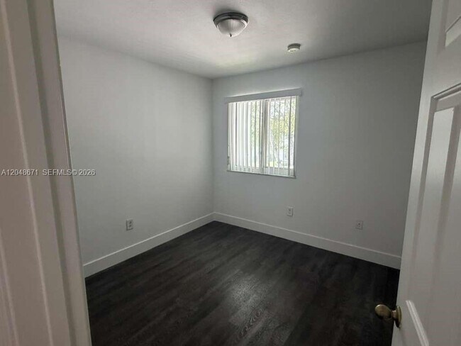 Building Photo - 1454 SE 24th Ct