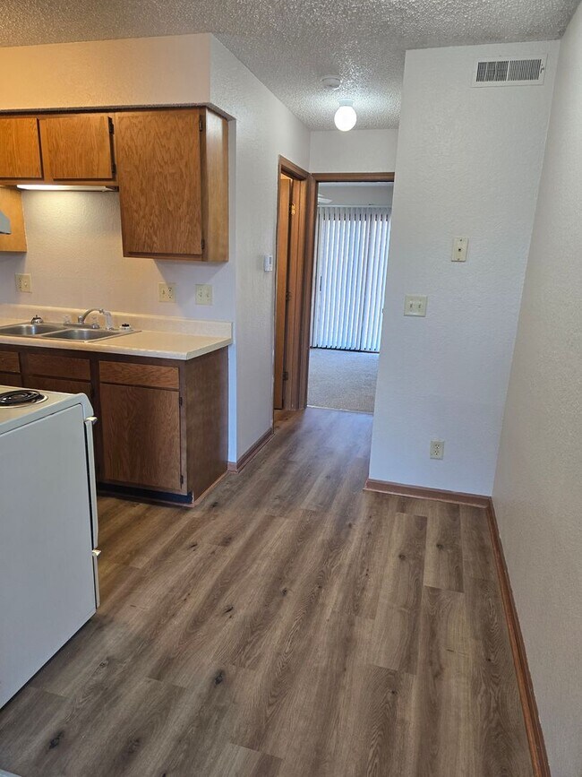 Building Photo - 1 Bedroom 1 Bathroom Apartment in the heart of Osage Beach!!