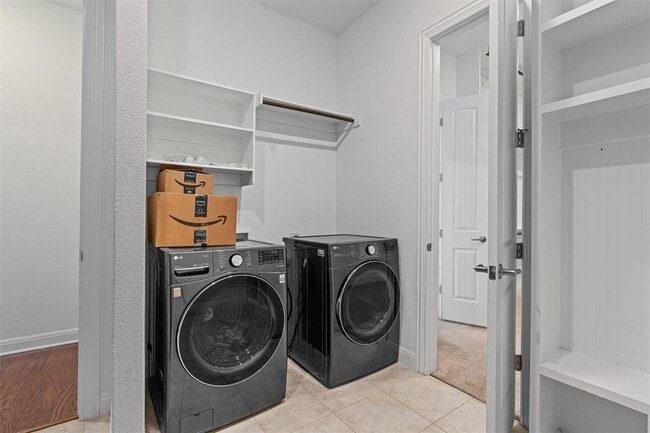 Building Photo - 2328 Lucky Ln