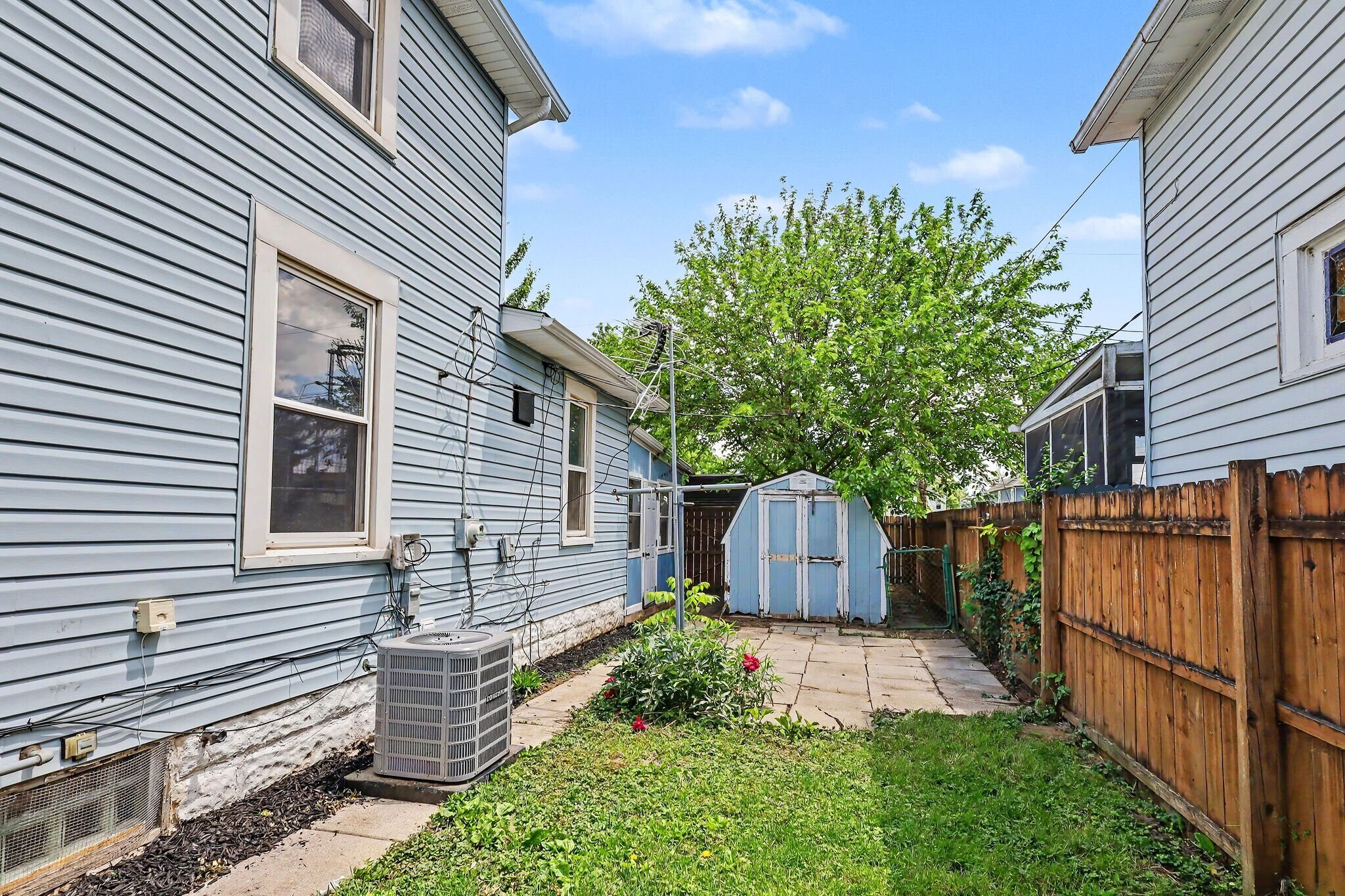 Building Photo - 1756 Bruck St