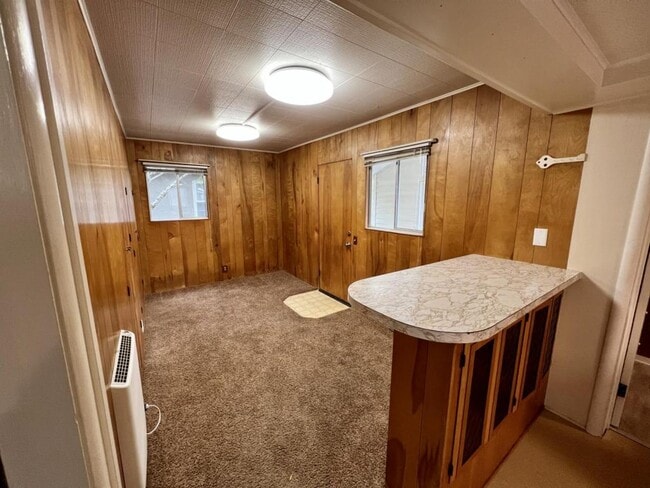 Building Photo - 711 SW I St