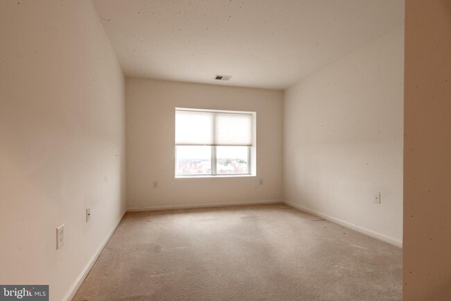 Building Photo - 12236 Roundwood Rd