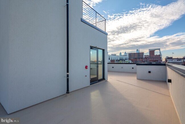 Building Photo - 240 N 2nd St