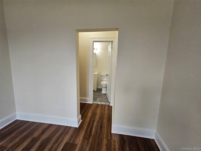 Building Photo - 2a Somerset Ave