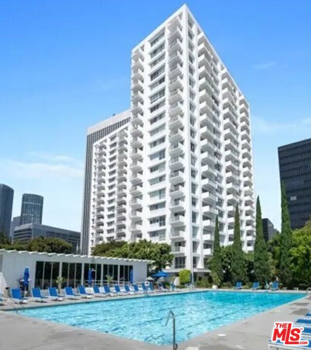 Building Photo - 2160 Century Pk E