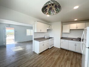 Building Photo - Clean and Lovely 2 Bedroom 1 Bathroom