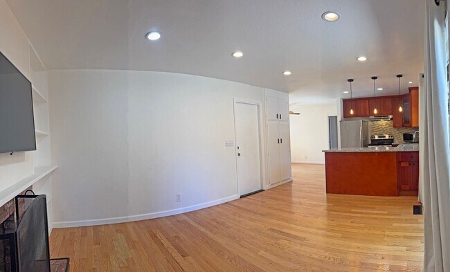Building Photo - Gorgeous Large Milpitas Home located in a ...