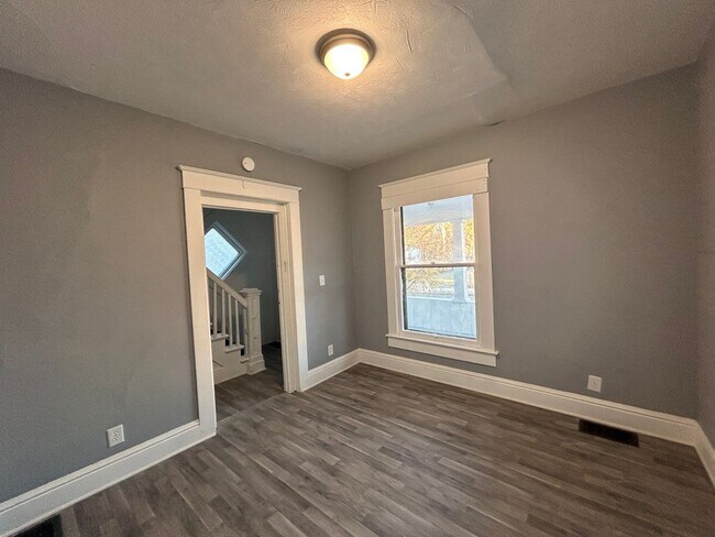 Building Photo - 323 Sherman St