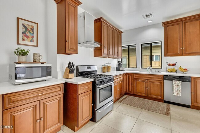 Building Photo - 1492 W 28th St