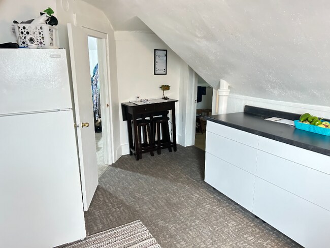 Building Photo - 103 Erie St SE