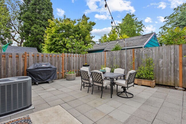 Building Photo - Bright and Modern Home Near Woodstock with...