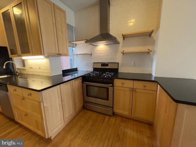 Building Photo - 2038 Locust St