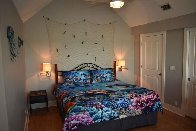 Building Photo - Waterfront Paradise - Fully Furnished Townhome - All Utilities Included