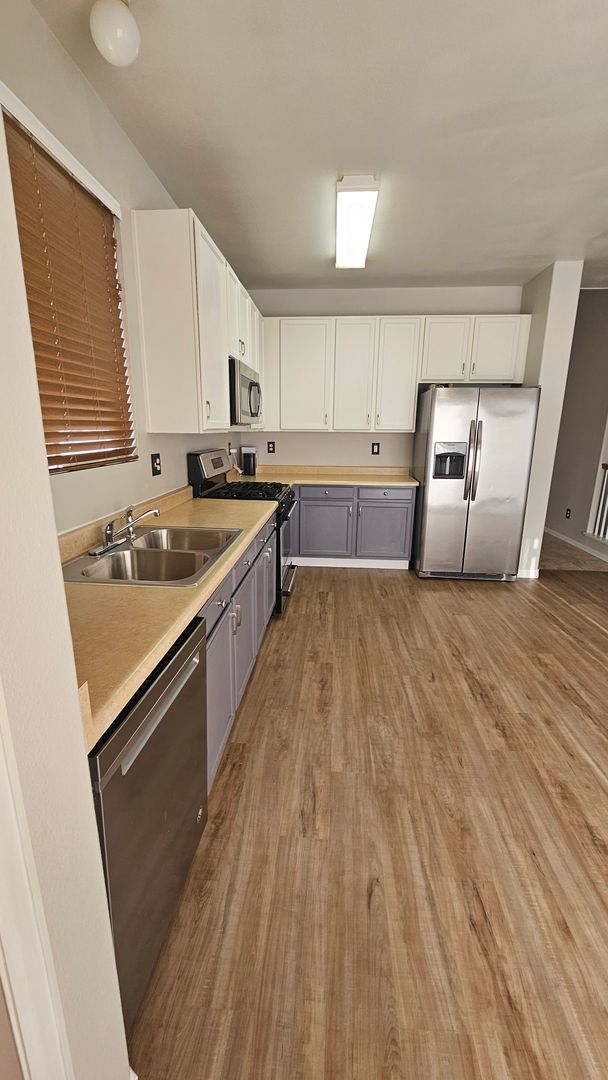 Building Photo - $2700 | 4BR/2.5BA | Pet Friendly House wit...
