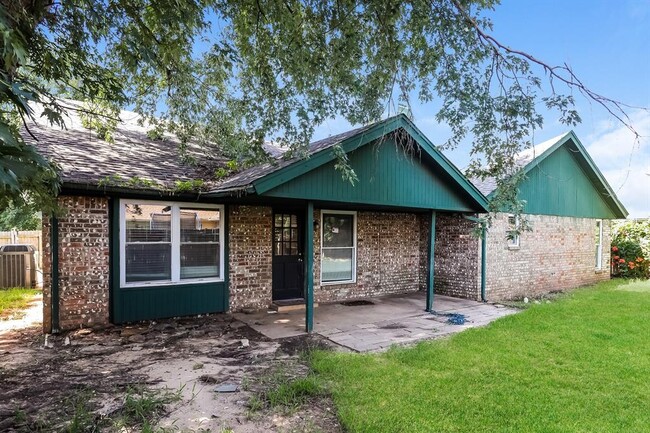 Building Photo - 2705 Pinto Trail