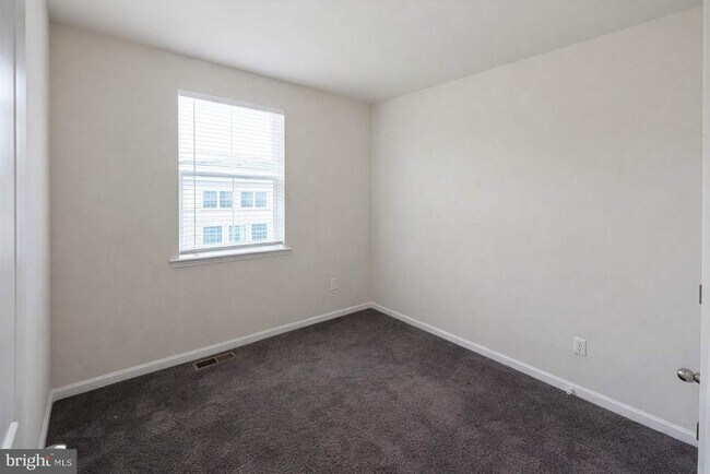 Building Photo - 210 Southwind Dr