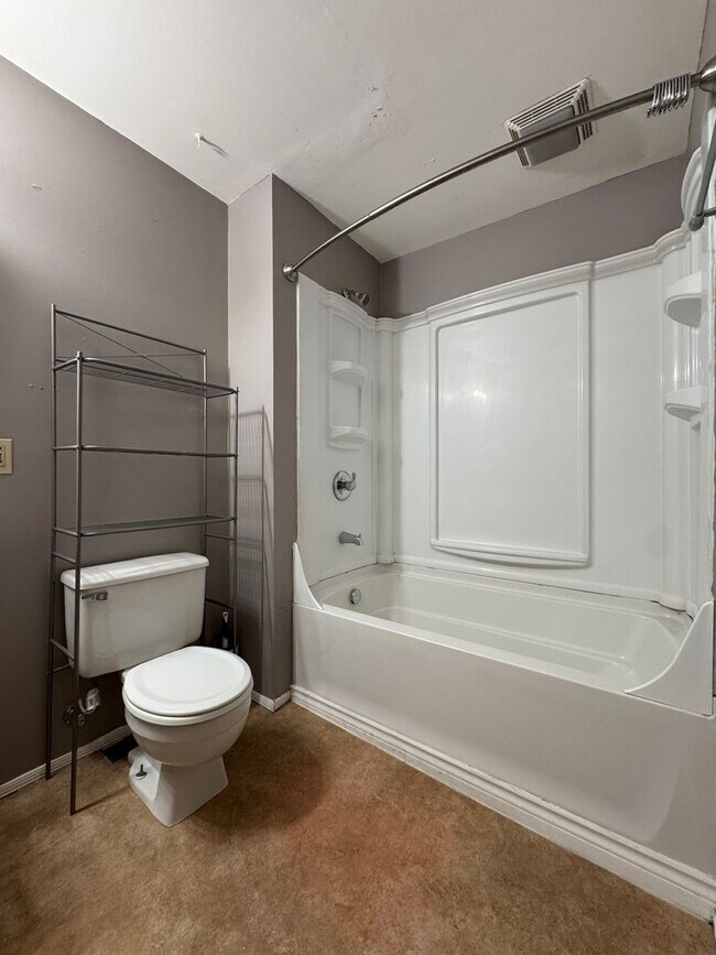 Building Photo - 314 N Main St