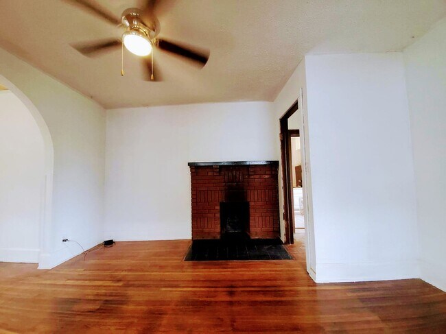 Building Photo - 274 W Dickson Ave