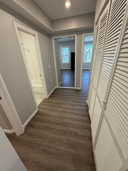 Building Photo - 224 N 9th St