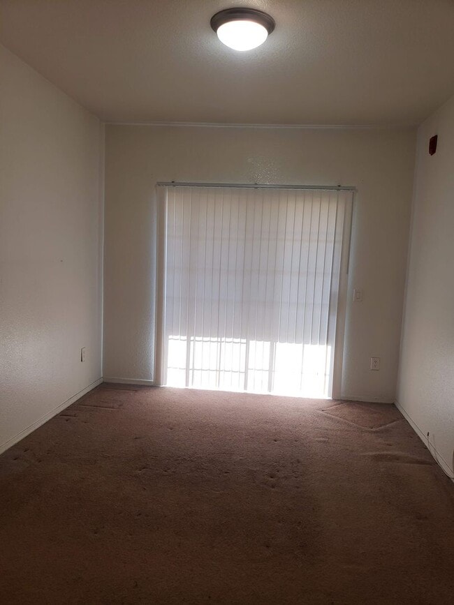 Building Photo - AVAILABLE NOW!!! GATED COMMUNITY - THE RAVEN - WITH GREAT AMENITIES