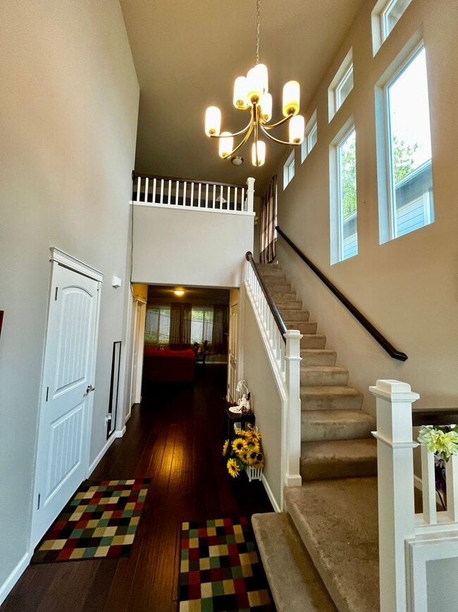 Building Photo - Large 4bed/3bath Home
