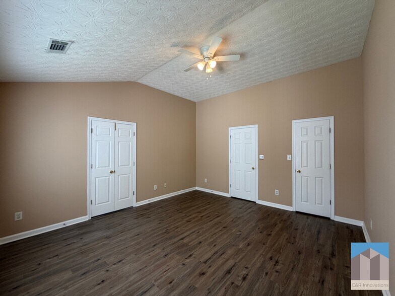 Building Photo - 644 Kenridge Dr