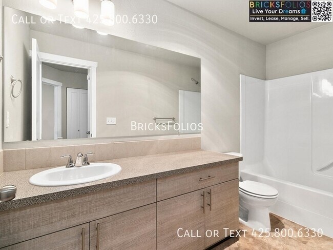Building Photo - Discover Your Dream Townhome in Olympia - ...
