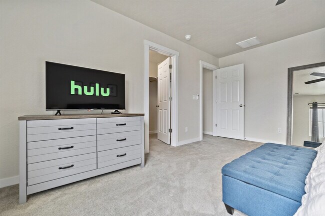 Building Photo - 2646 W Snyder St