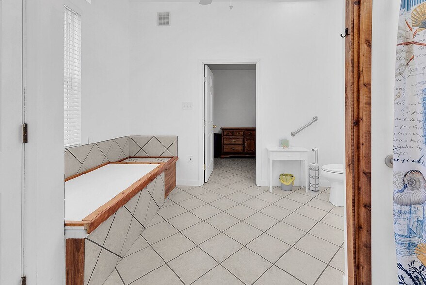 Building Photo - 39 Gates Way