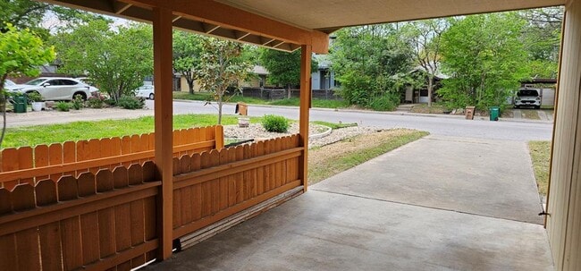 Building Photo - 5409 Duval St