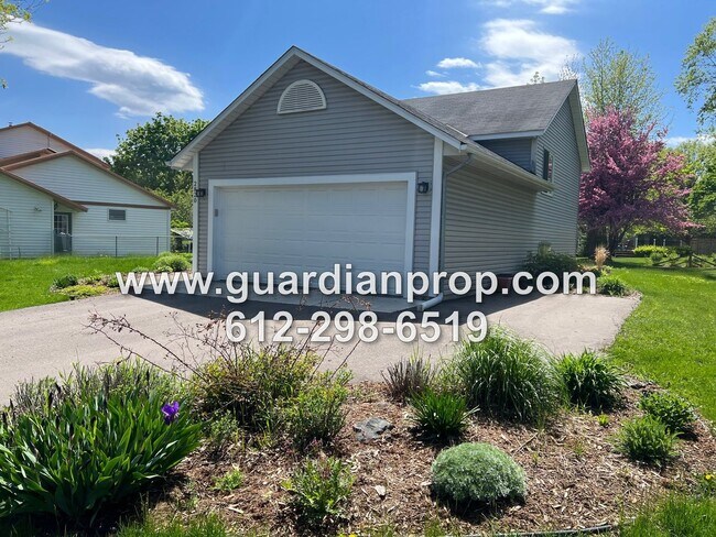 Building Photo - 2820 Blue Ridge Dr
