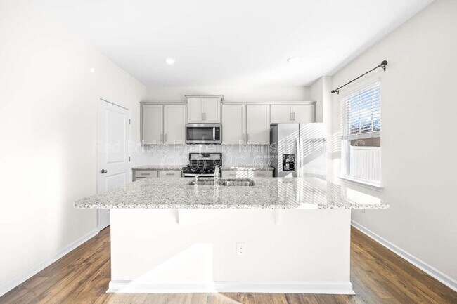 Building Photo - 4015 Meadow Green Dr