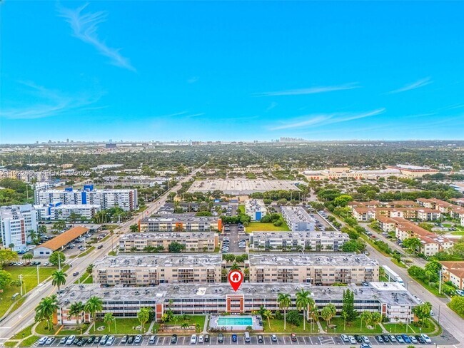 Building Photo - 1450 NE 170th St