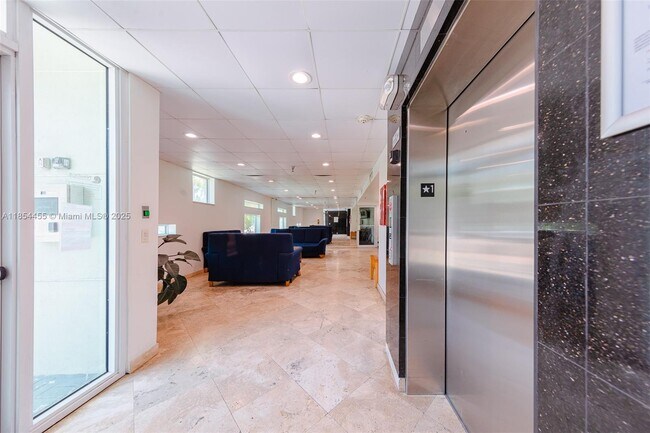 Building Photo - 7800 Collins Ave